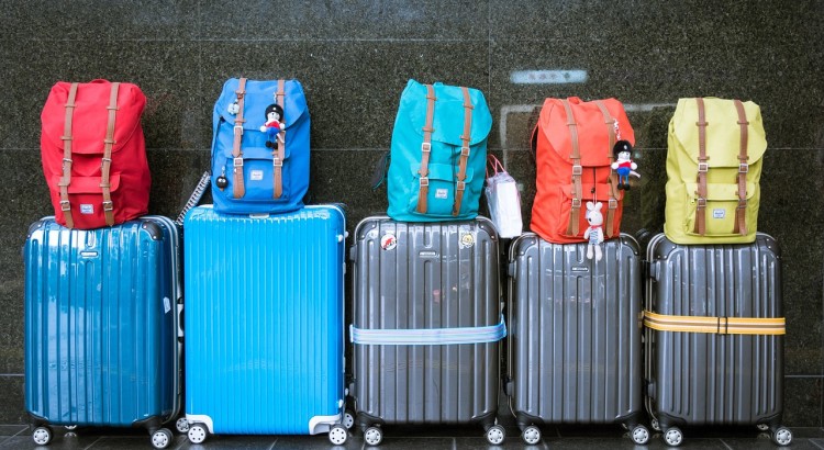 6 Tips to Travel Like a Pro and Stay Stress Free for the Holidays
